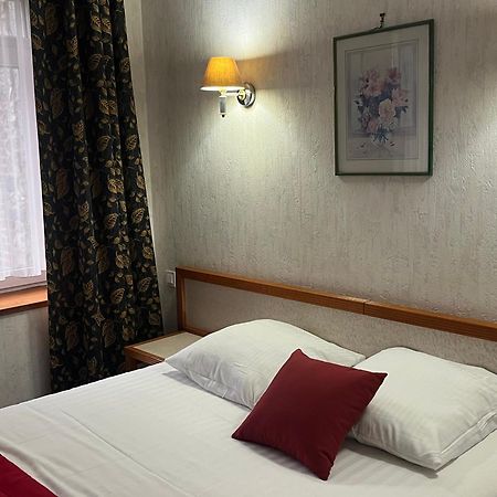 Hotel Val Saint Hilaire Givet Buitenkant foto