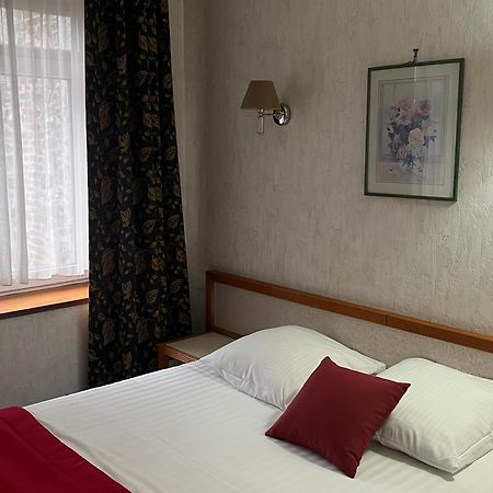 Hotel Val Saint Hilaire Givet Buitenkant foto