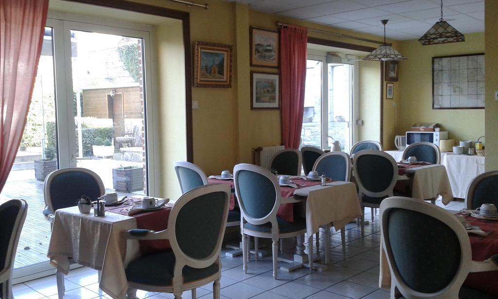 Hotel Val Saint Hilaire Givet Buitenkant foto