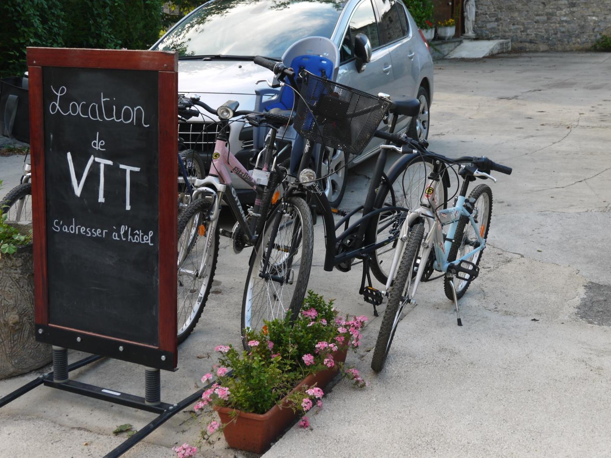 Hotel Val Saint Hilaire Givet Buitenkant foto