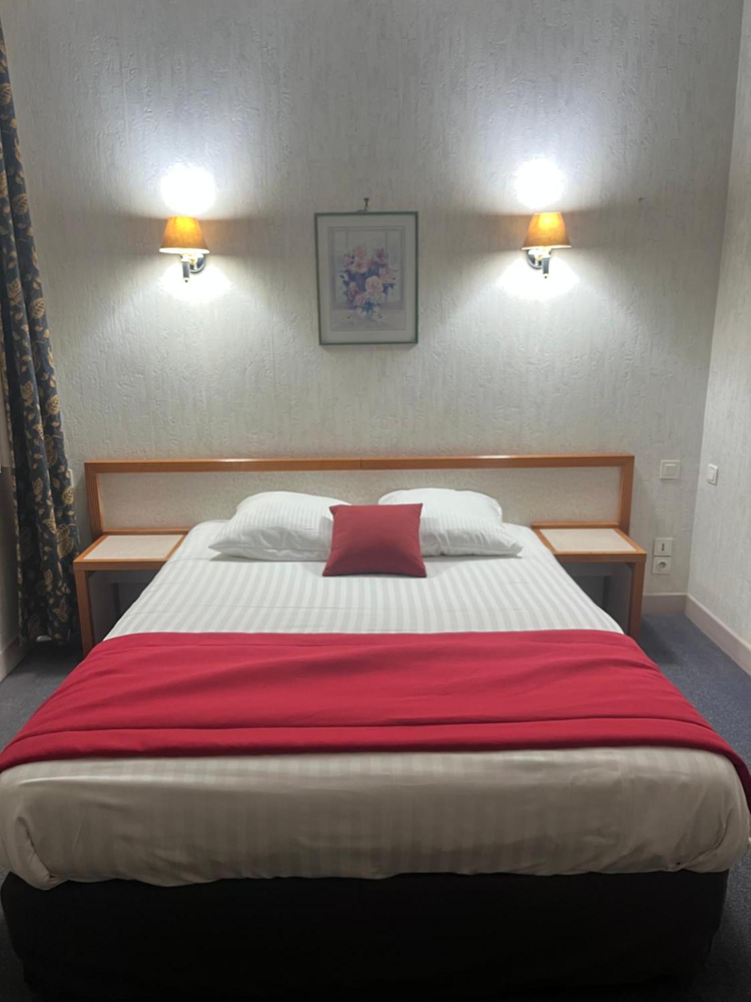 Hotel Val Saint Hilaire Givet Buitenkant foto