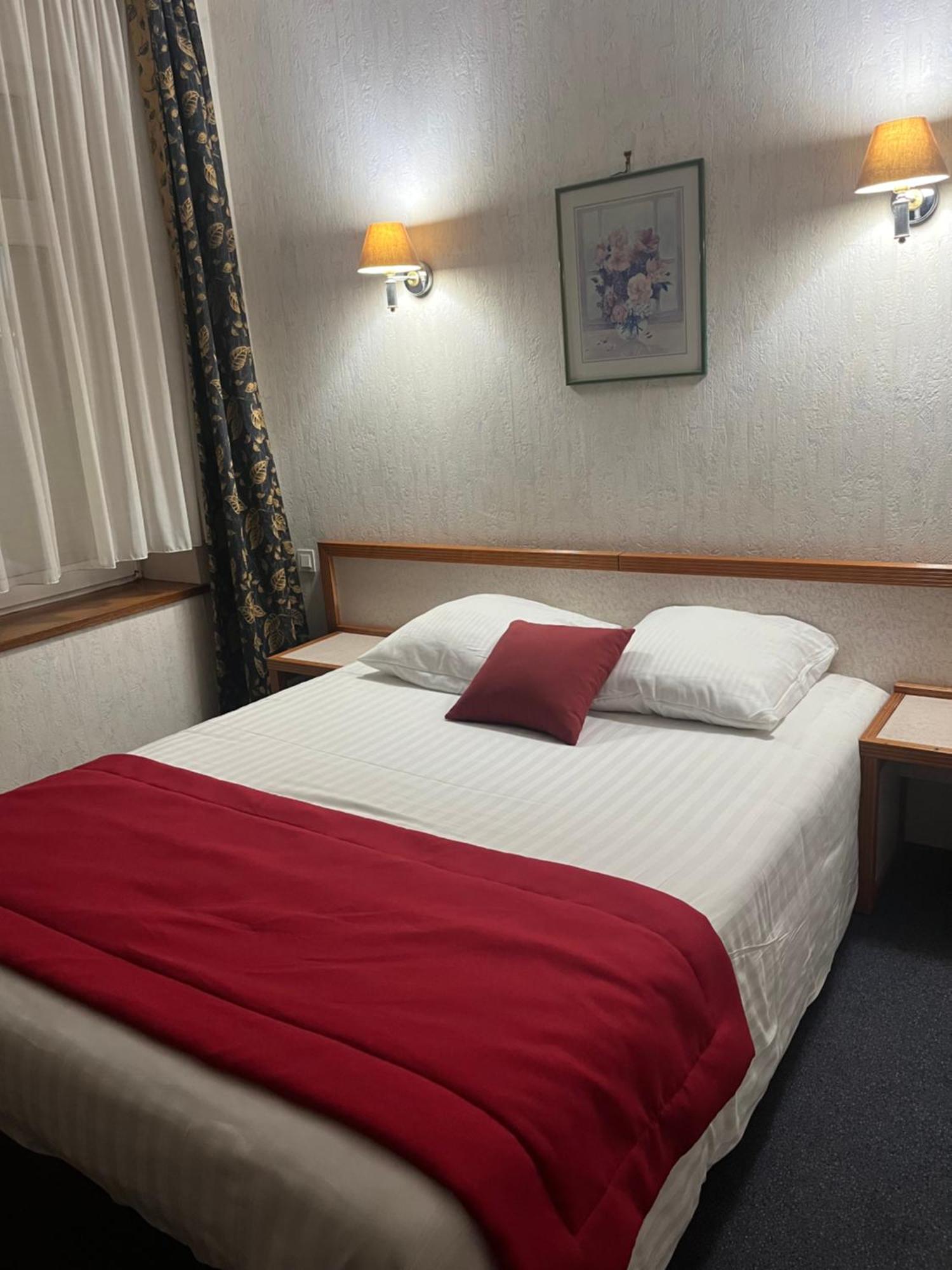 Hotel Val Saint Hilaire Givet Buitenkant foto
