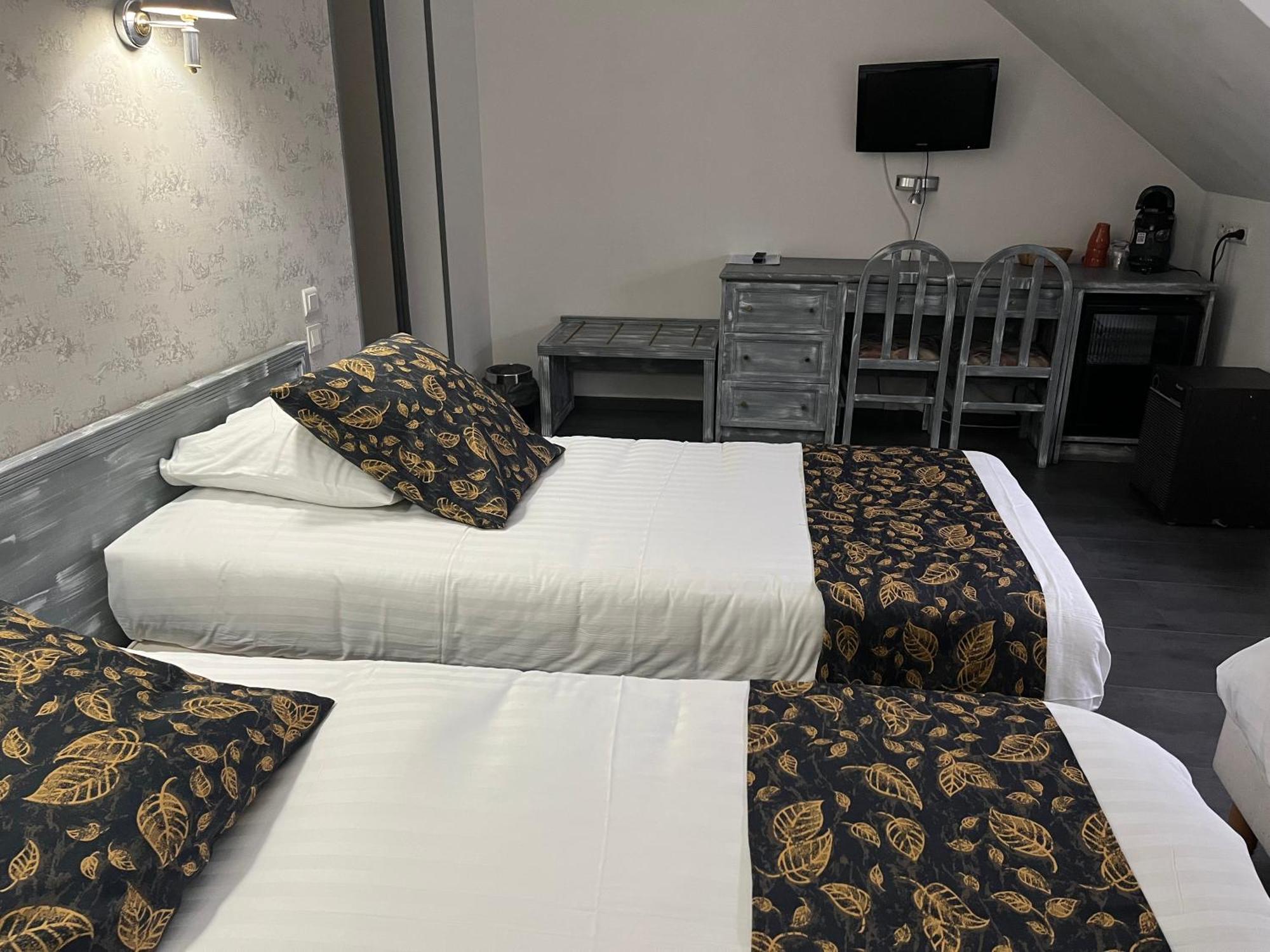 Hotel Val Saint Hilaire Givet Buitenkant foto