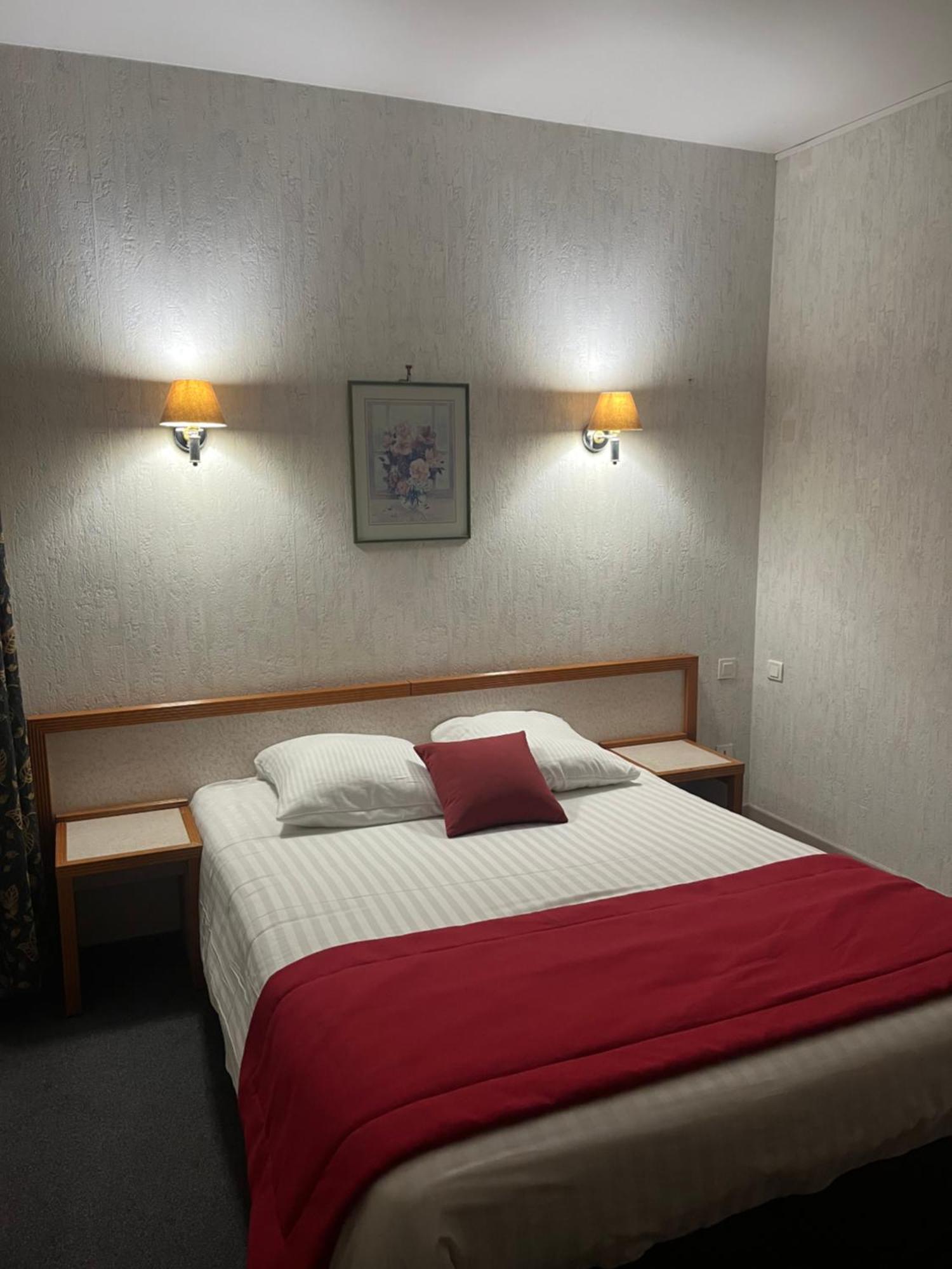 Hotel Val Saint Hilaire Givet Buitenkant foto