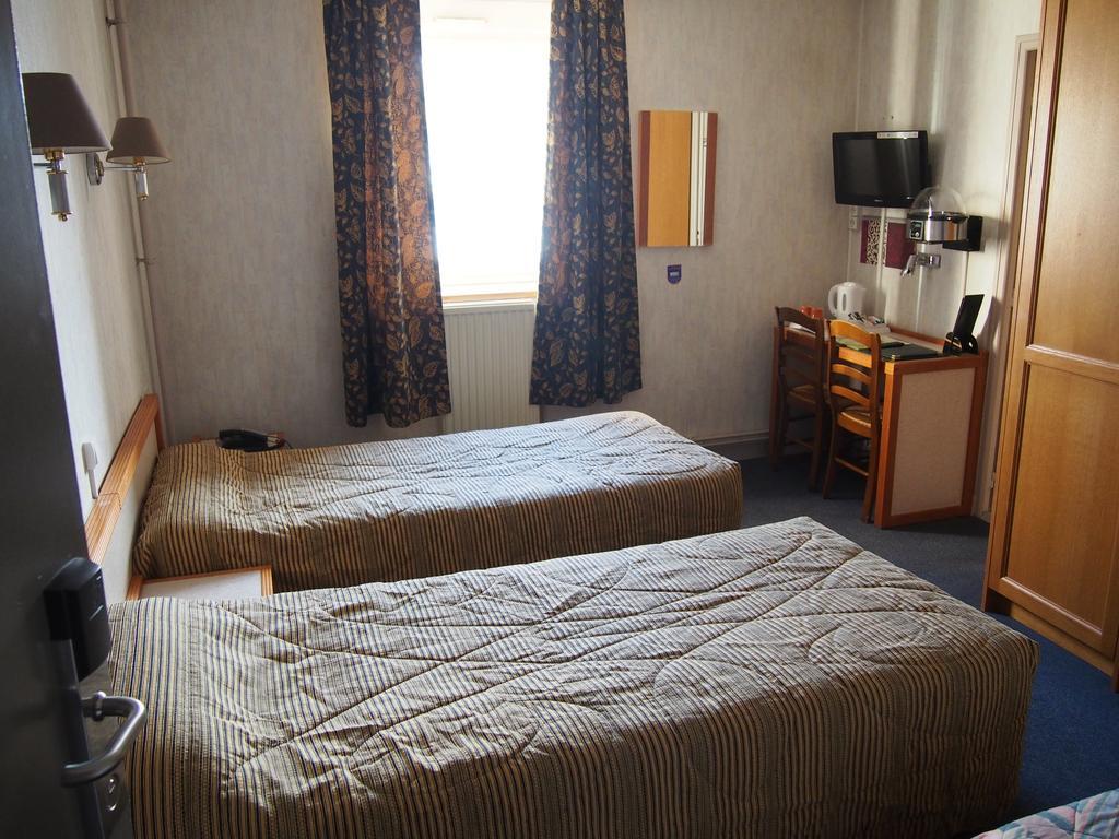 Hotel Val Saint Hilaire Givet Kamer foto