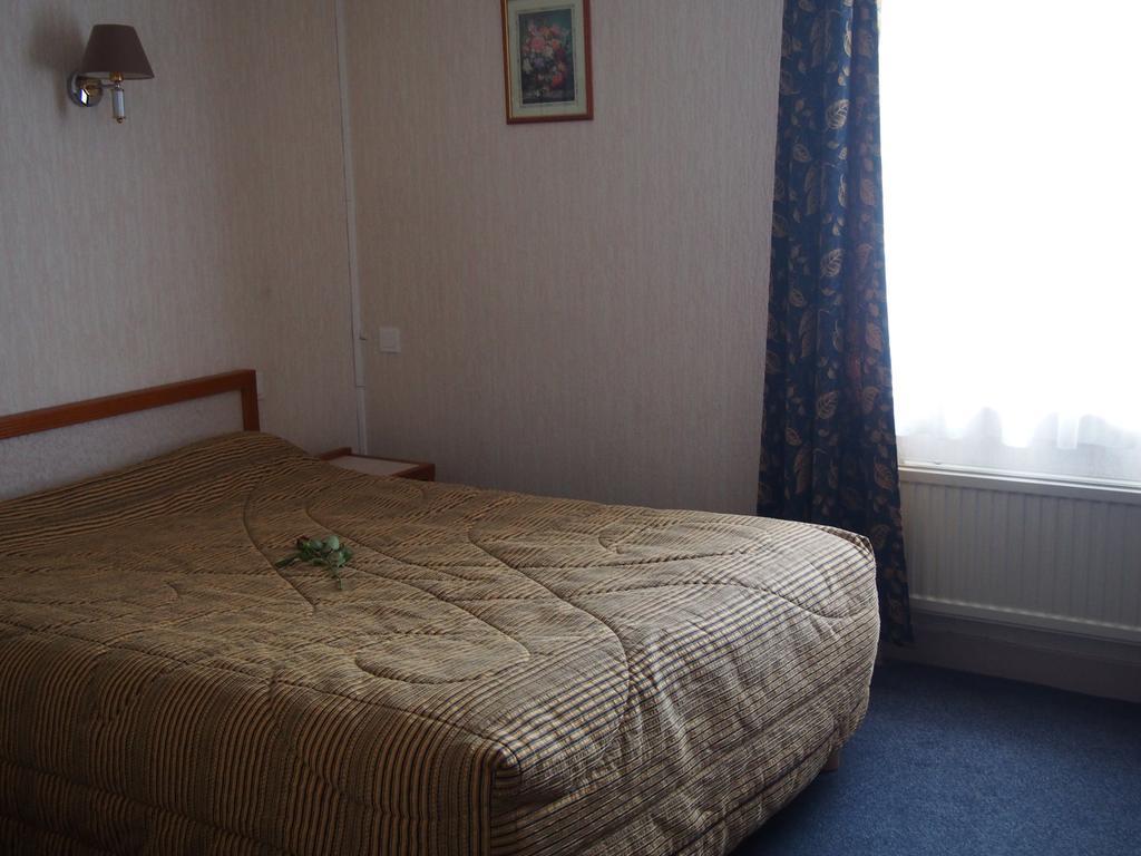 Hotel Val Saint Hilaire Givet Kamer foto