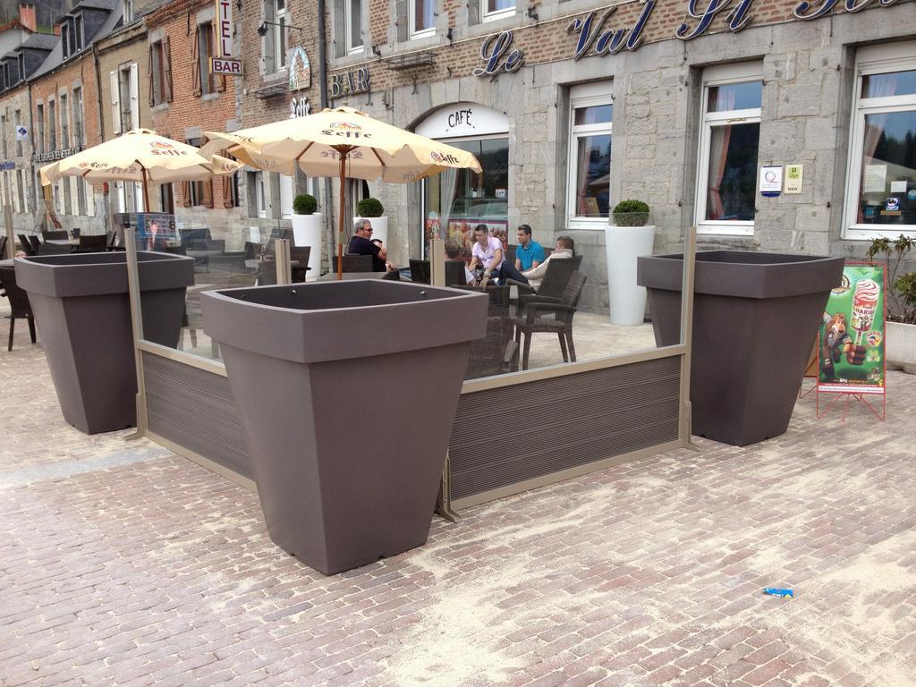 Hotel Val Saint Hilaire Givet Buitenkant foto